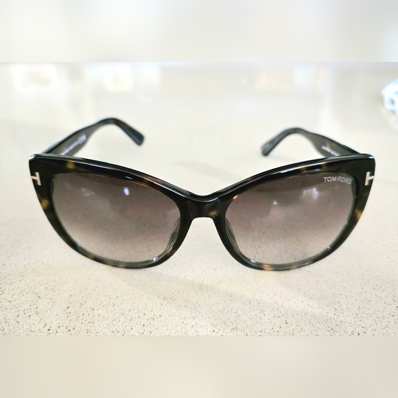 LIKE NEW Tom Ford Nora Sunglasses Tortoise Shell TF937 52K 57 17 140 3 - Picture 3 of 9